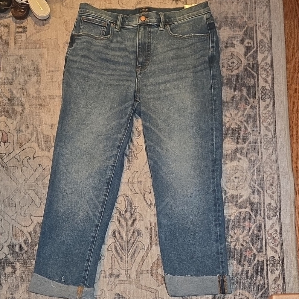 9. NWT J.Crew Essential Straight Jeans – Size 29
